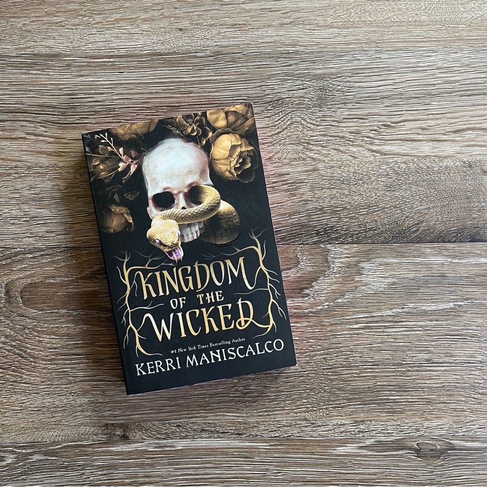 Kingdom of the Wicked by Kerri Maniscalco, Waterstones Purple Sprayed Edges